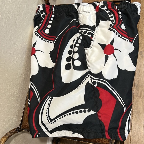 Rare Speedo Swim Black, White & Red Shorts super cool Designed Sportswear Fun 🤩 - Picture 3 of 8